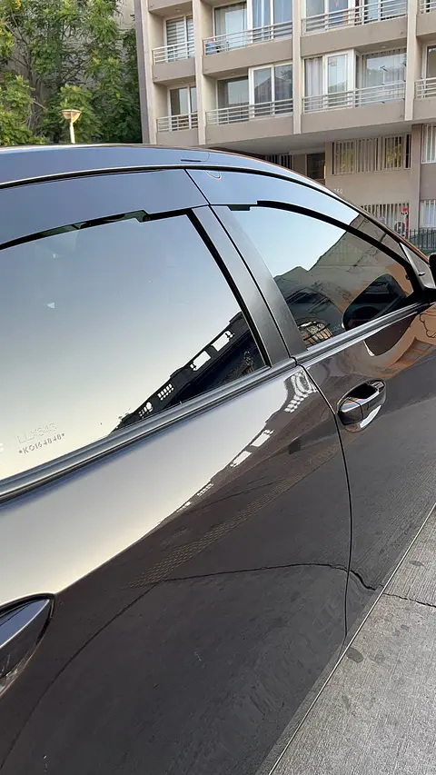 Bota Aguas 2mm Negro Brillante - Toyota Corolla 2014-19