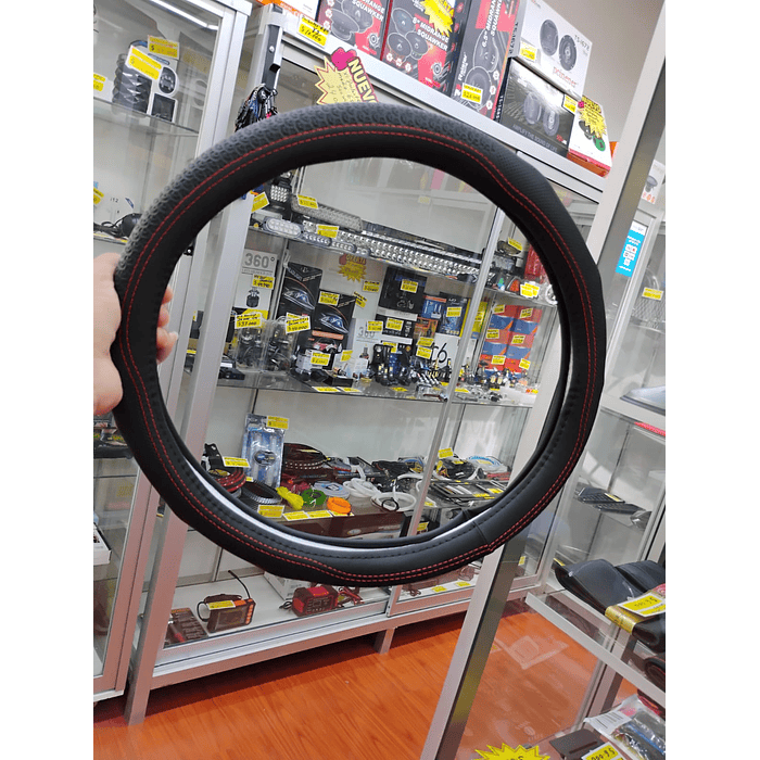 ¡Gran oferta! 🚗💨   *Forro Cubre Volante* de *Eco Cuero Negro con diseños costura roja* - *Anti-resbalante* y de *alta calidad.  1