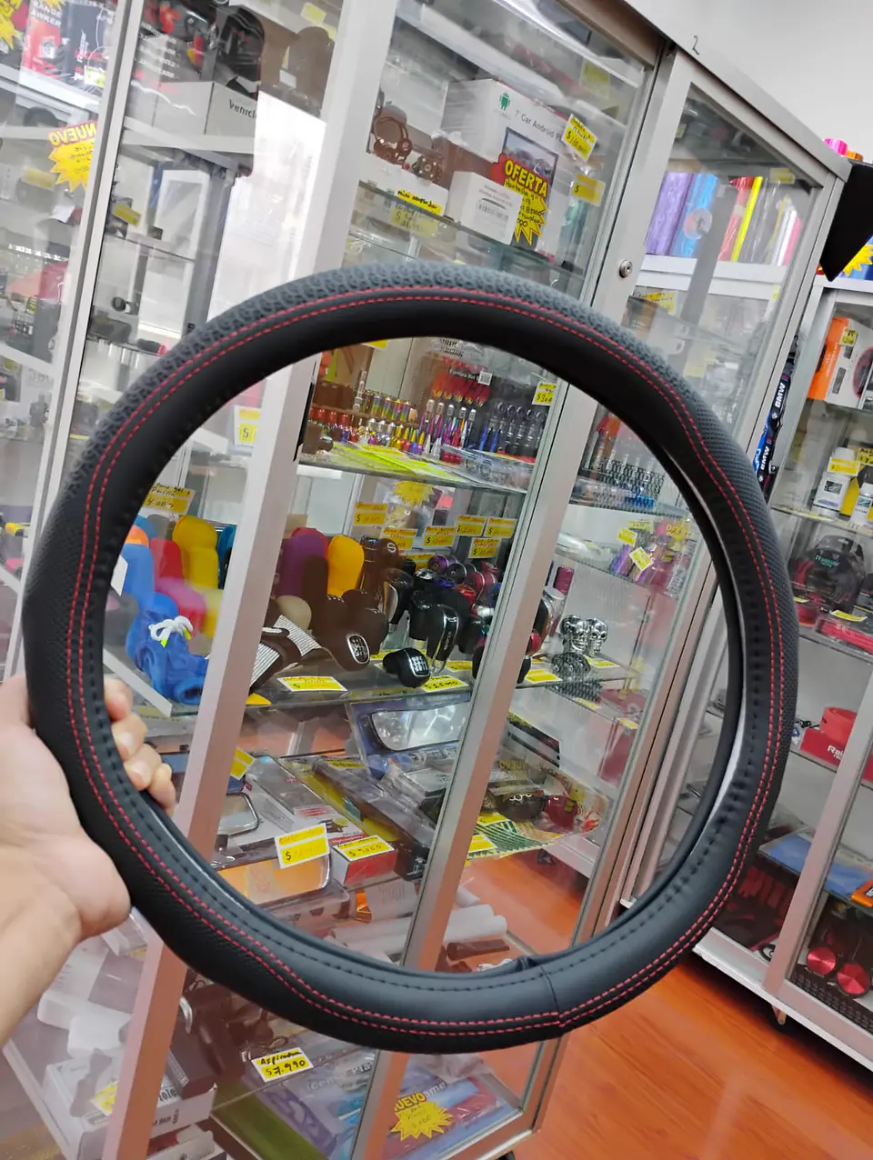 Forro cubre - Volante de Eco Cuero Negro con diseños costura roja 4