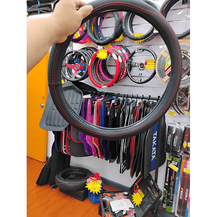 ¡Gran oferta! 🚗💨   *Forro Cubre Volante* de *Eco Cuero Negro con diseños costura roja* - *Anti-resbalante* y de *alta calidad.  5