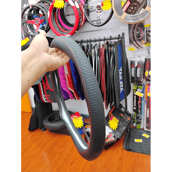 ¡Gran oferta! 🚗💨   *Forro Cubre Volante* de *Eco Cuero Negro con diseños costura roja* - *Anti-resbalante* y de *alta calidad.  6