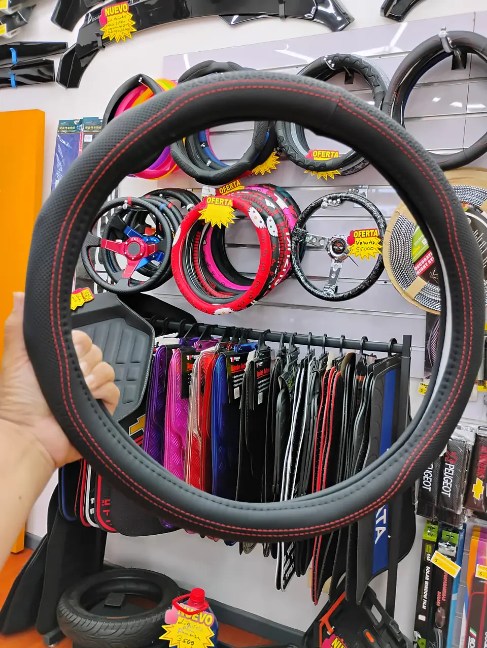 Forro cubre - Volante de Eco Cuero Negro con diseños costura roja 8
