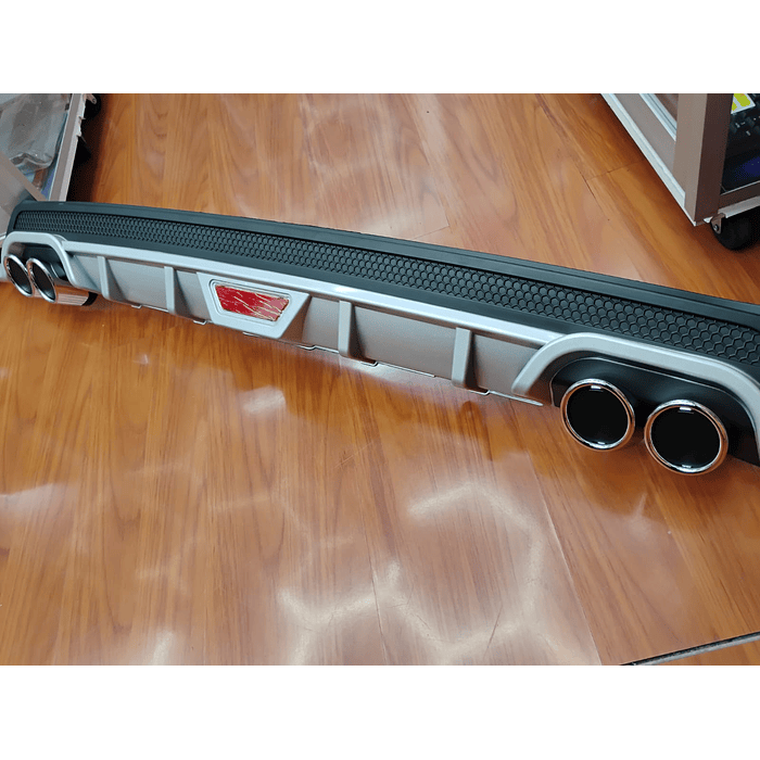 💥Oferta liquidacion💥 Difusor de parachoques trasero Tunning estilo doble cola de escape y tercer stop decorativo medida largo 128cm , Gris plata con malla negro 💰precio 16990💰 3