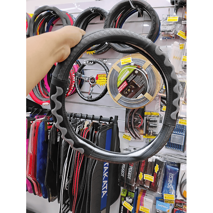 ¡Gran oferta! 🚗💨   *Forro Cubre Volante* de *Eco Cuero Negro con detalles trenzados en Gris* - *Anti-resbalante* y de *alta calidad.  💰 **Precio:$8.990* pesos 11