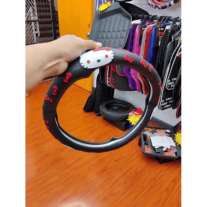 💥OFERTA Remate💥 Forro cubre volantes de autos de goma  anti-resbalante universal medida 38cm Hello Kitty negro con rojo   precio 11.990 8