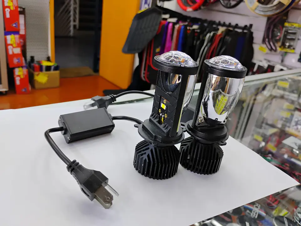 SUPER LIQUIDACION X2 Ampolletas de faros delanteros de Auto H4 8