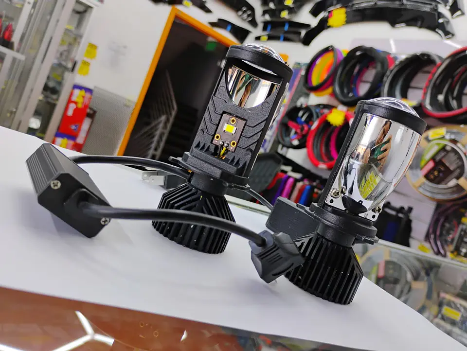 SUPER LIQUIDACION X2 Ampolletas de faros delanteros de Auto H4 11