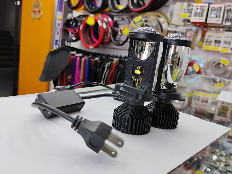 SUPER LIQUIDACION X2 Ampolletas de faros delanteros de Auto H4 24