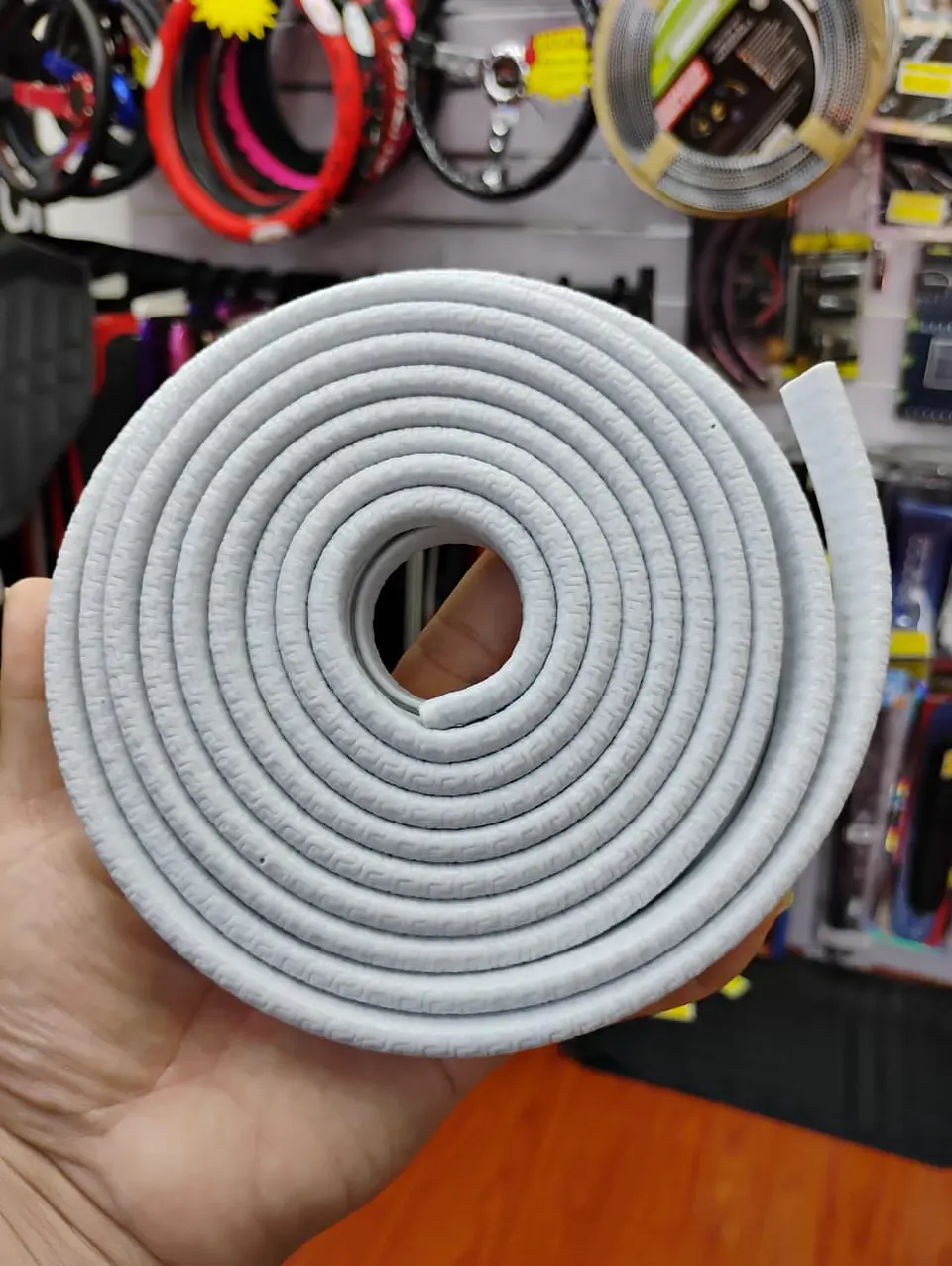Moldura protectora universal tipo u 5 metros gris claro 7