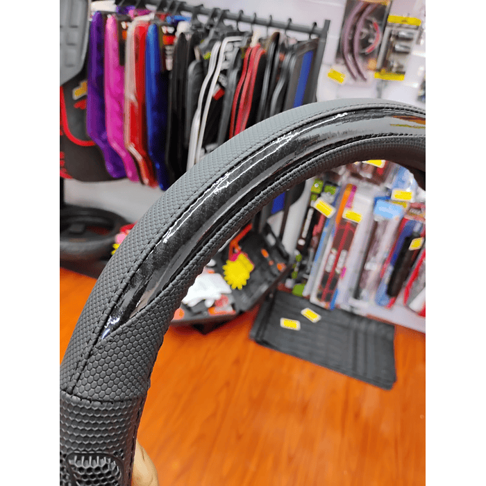 ¡Gran oferta! 🚗💨   *Forro Cubre Volante* de *Eco Cuero Negro con detalles de Carbono* 2