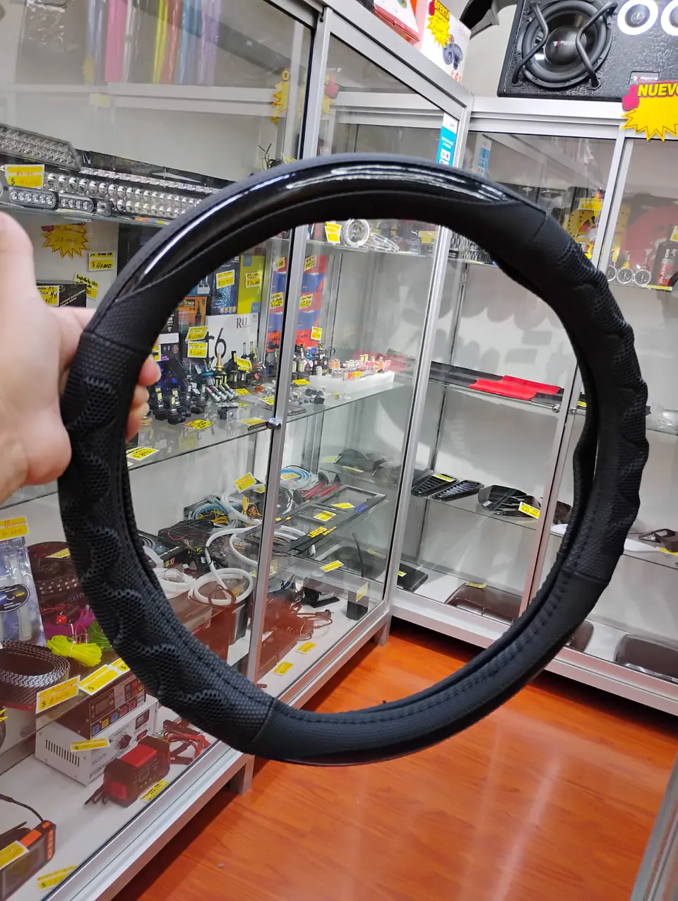 Forro Cubre Volante de Eco Cuero Negro con detalles de Carbono 3