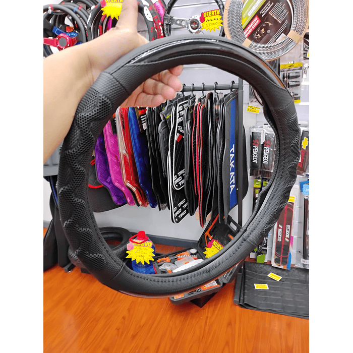 ¡Gran oferta! 🚗💨   *Forro Cubre Volante* de *Eco Cuero Negro con detalles de Carbono* 4