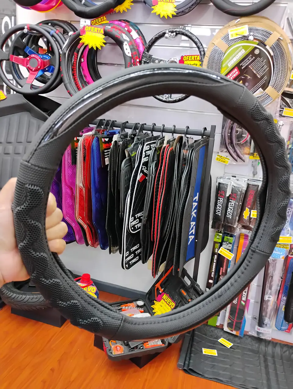 Forro Cubre Volante de Eco Cuero Negro con detalles de Carbono 5