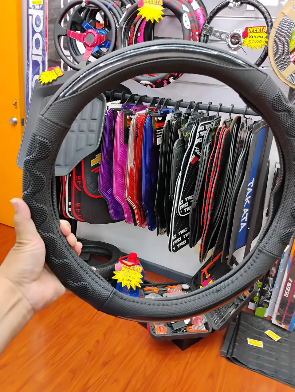 Forro Cubre Volante de Eco Cuero Negro con detalles de Carbono 7