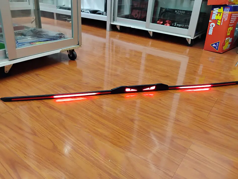 Lip alerón - trasero de goma de 3 piezas Carbono de ojos luz LED 3