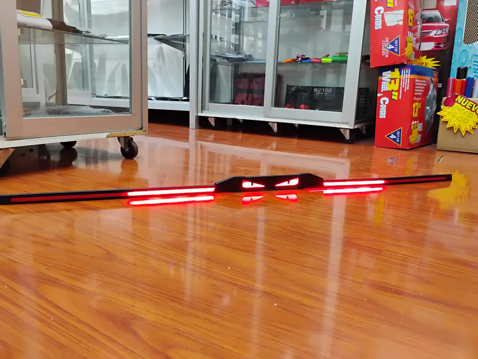 Lip alerón - trasero de goma de 3 piezas Carbono de ojos luz LED 6