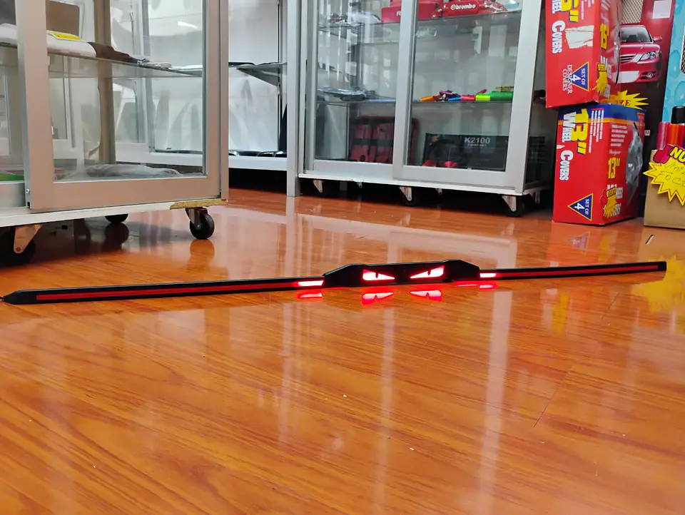 Lip alerón - trasero de goma de 3 piezas Carbono de ojos luz LED 7