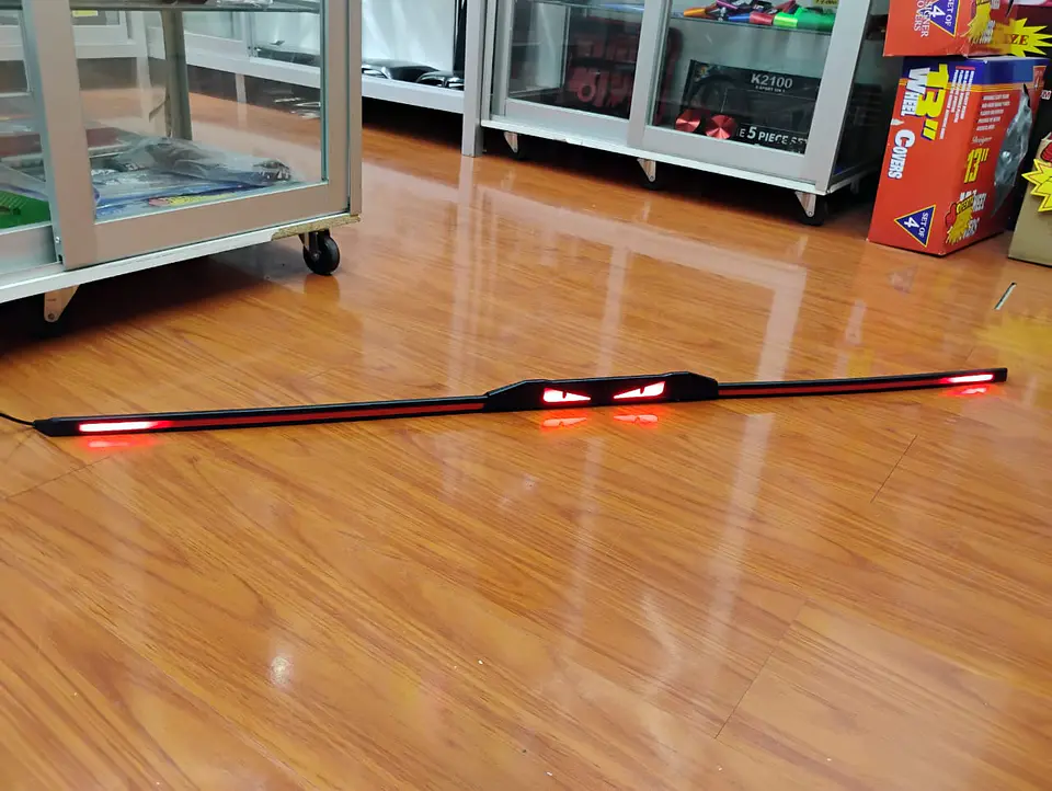 Lip alerón - trasero de goma de 3 piezas Carbono de ojos luz LED 11