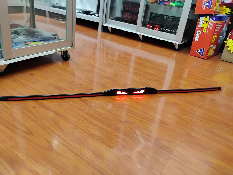Lip alerón - trasero de goma de 3 piezas Carbono de ojos luz LED 12