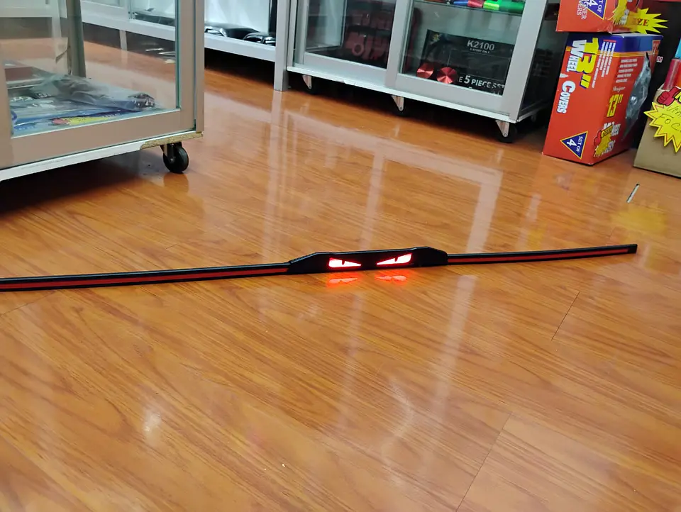 Lip alerón - trasero de goma de 3 piezas Carbono de ojos luz LED 14