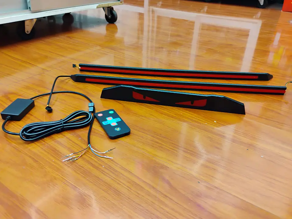 Lip alerón - trasero de goma de 3 piezas Carbono de ojos luz LED 15