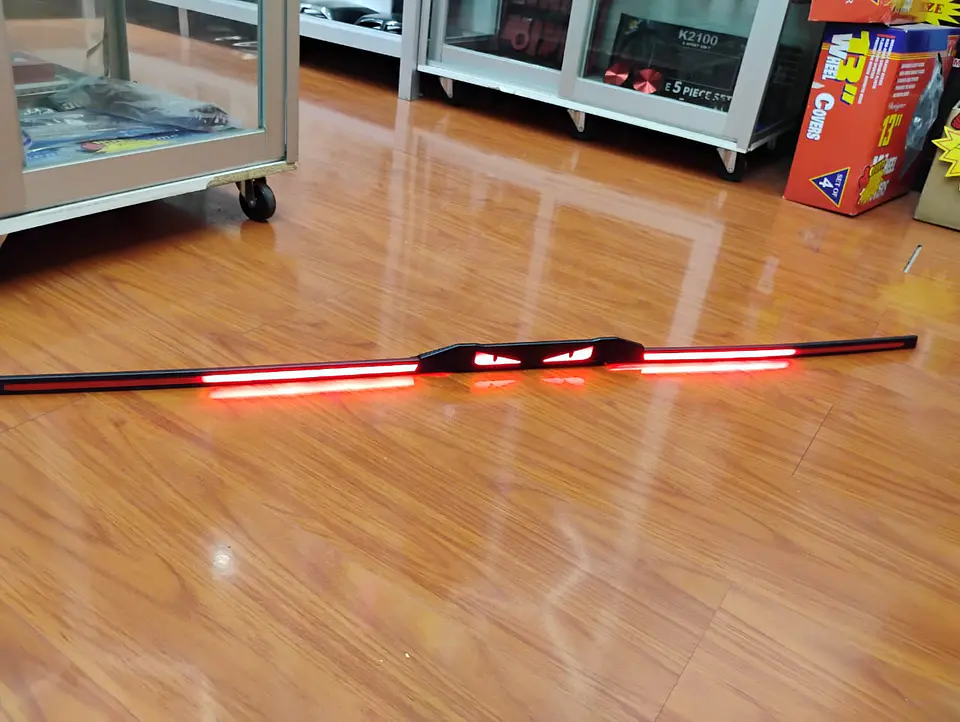 Lip alerón - trasero de goma de 3 piezas Carbono de ojos luz LED 16