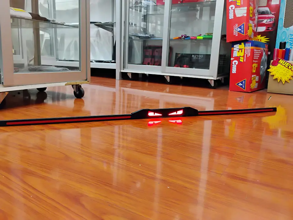 Lip alerón - trasero de goma de 3 piezas Carbono de ojos luz LED 18
