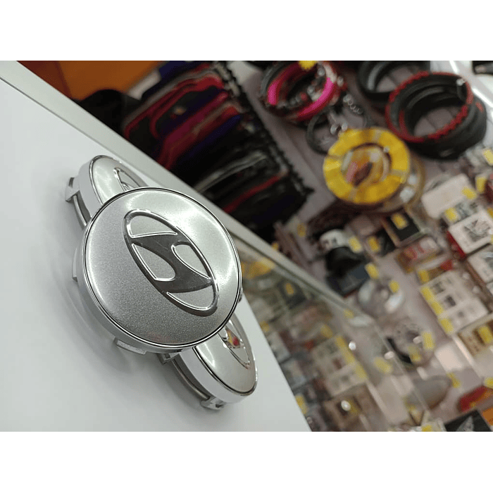 Set X4 Tapa centro de Llantas de autos  universal marca Hyundai 1