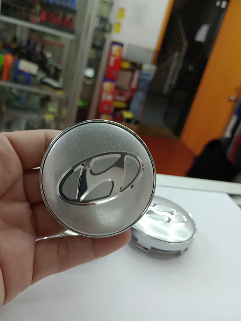 Set X4 Tapa centro de Llantas de autos universal marca Hyundai 9