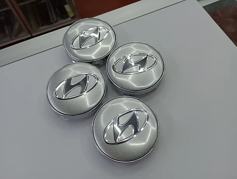 Set X4 Tapa centro de Llantas de autos universal marca Hyundai 3