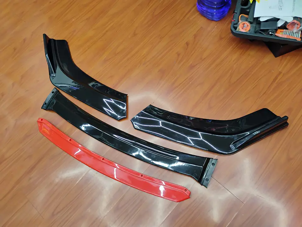 LIP BUMPER / FALDÓN DELANTERO kit de 4 piezas Negro brillante con Rojo 23