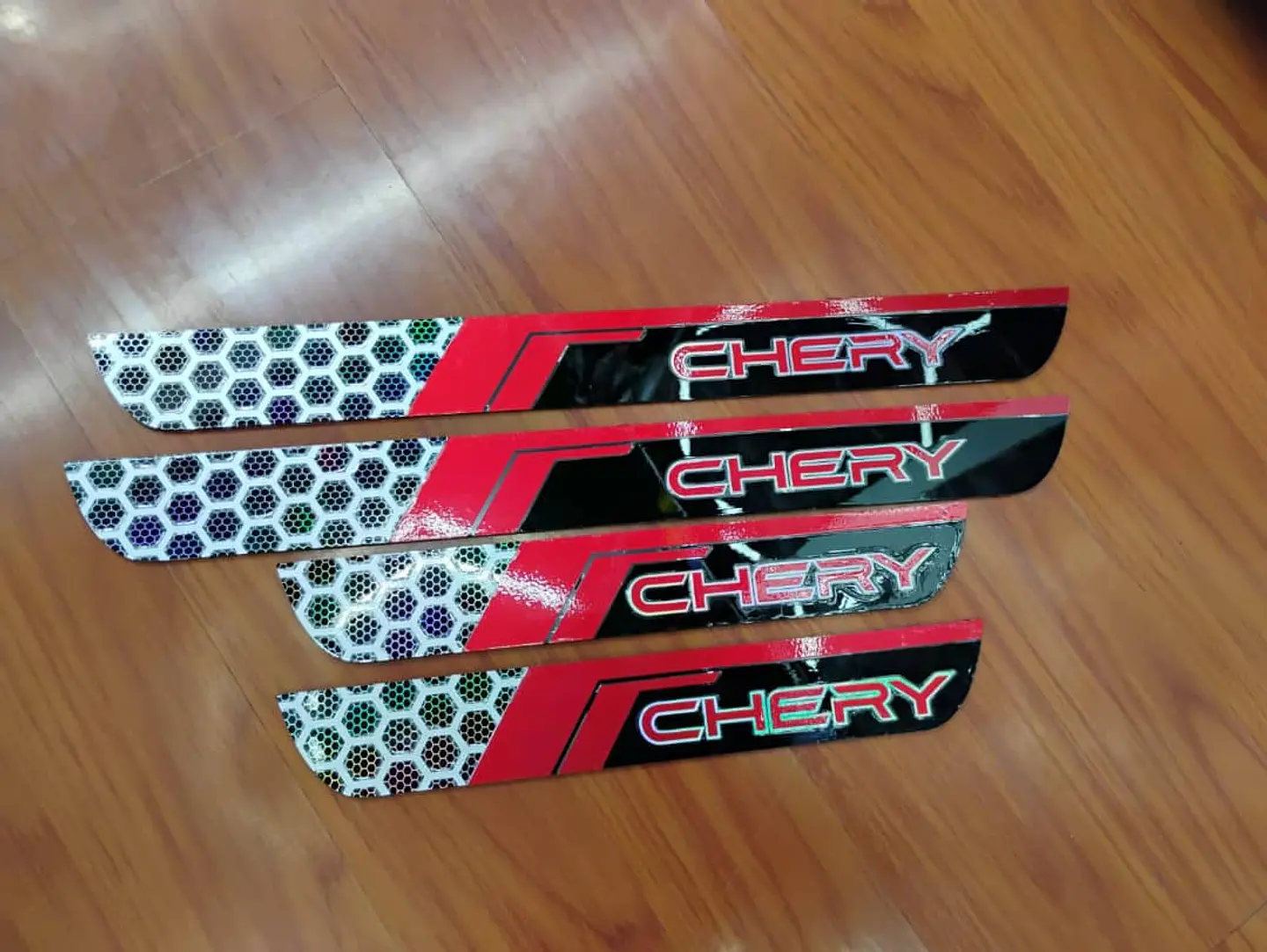 Cubre zócalos/pisadera multifunción acrílico - Chery 2
