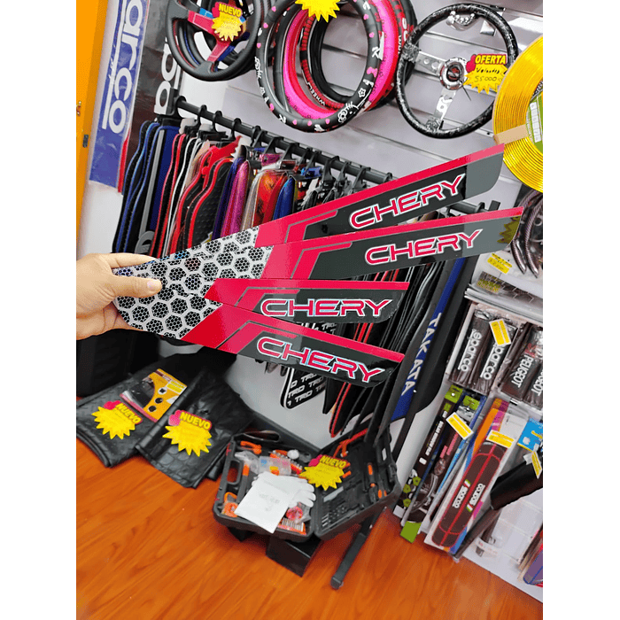 ¡Oferta de liquidación! Cubre Zócalos / Pisadera Multifunción en Acrílico Protector para Autos Universal Chery 1