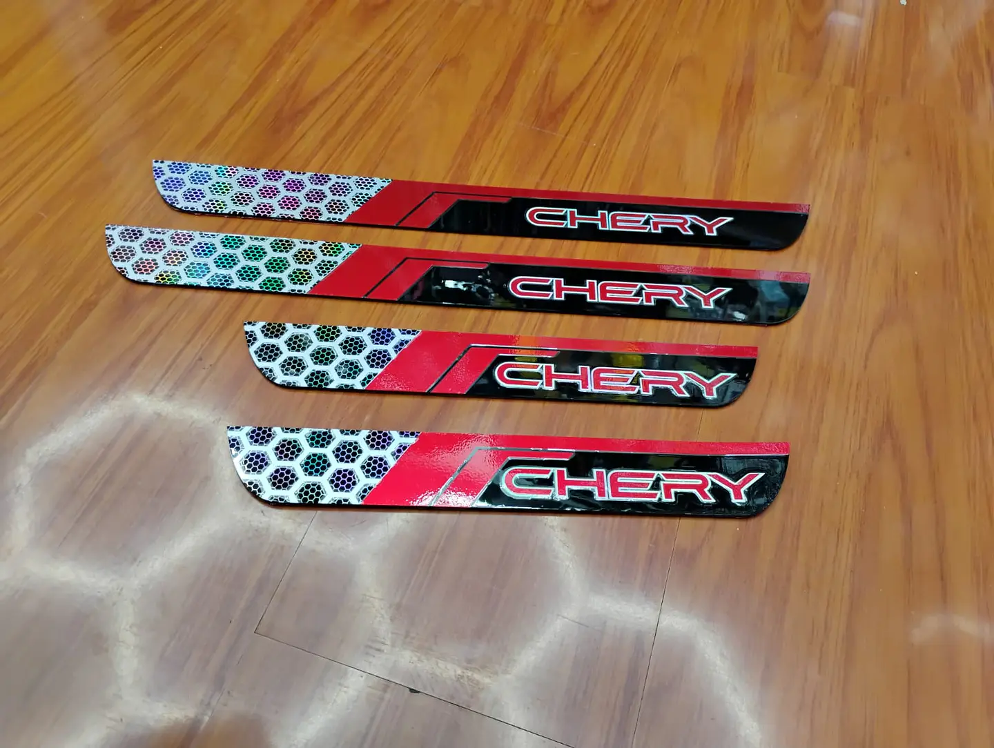 Cubre zócalos/pisadera multifunción acrílico - Chery 8