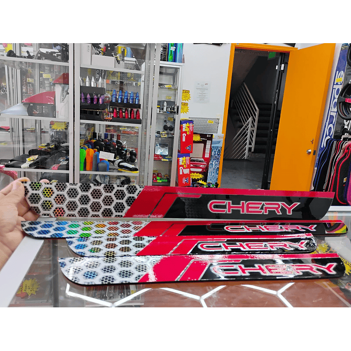 ¡Oferta de liquidación! Cubre Zócalos / Pisadera Multifunción en Acrílico Protector para Autos Universal Chery 10