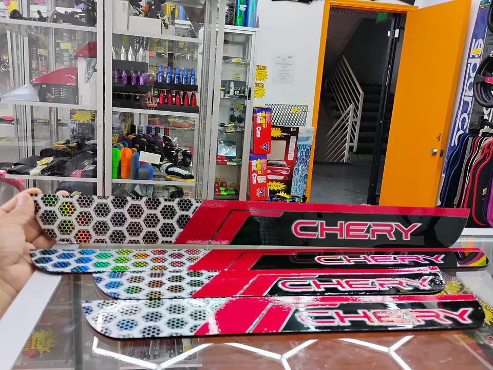 Cubre zócalos/pisadera multifunción acrílico - Chery 10