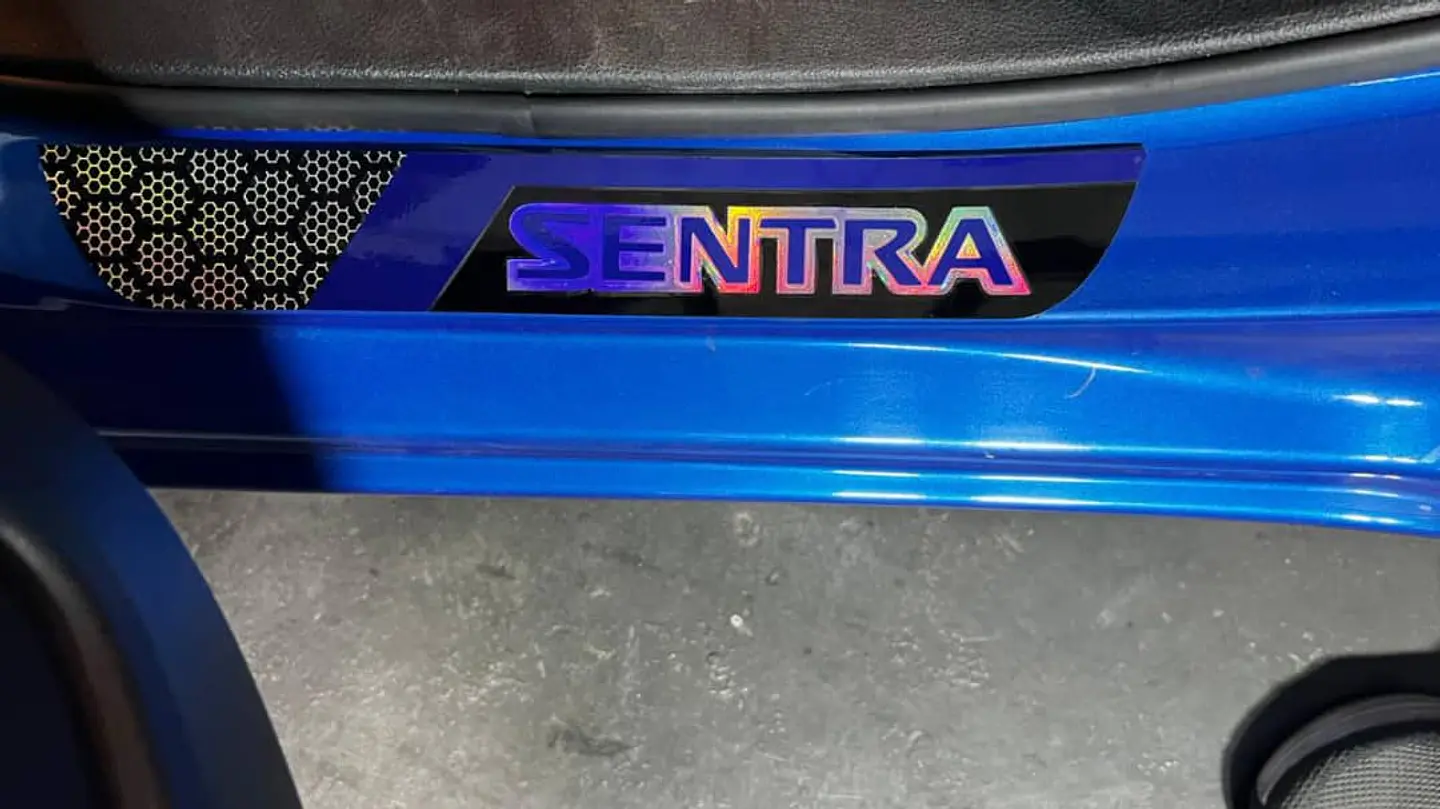 Cubre zócalos/pisadera multifunción acrílico - Nissan Sentra 4