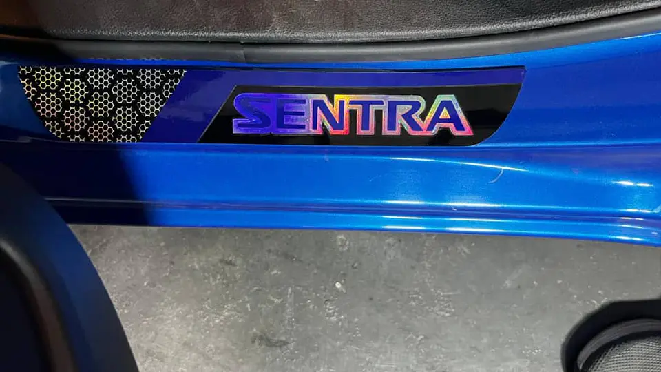 Cubre zócalos/pisadera multifunción acrílico - Nissan Sentra 4