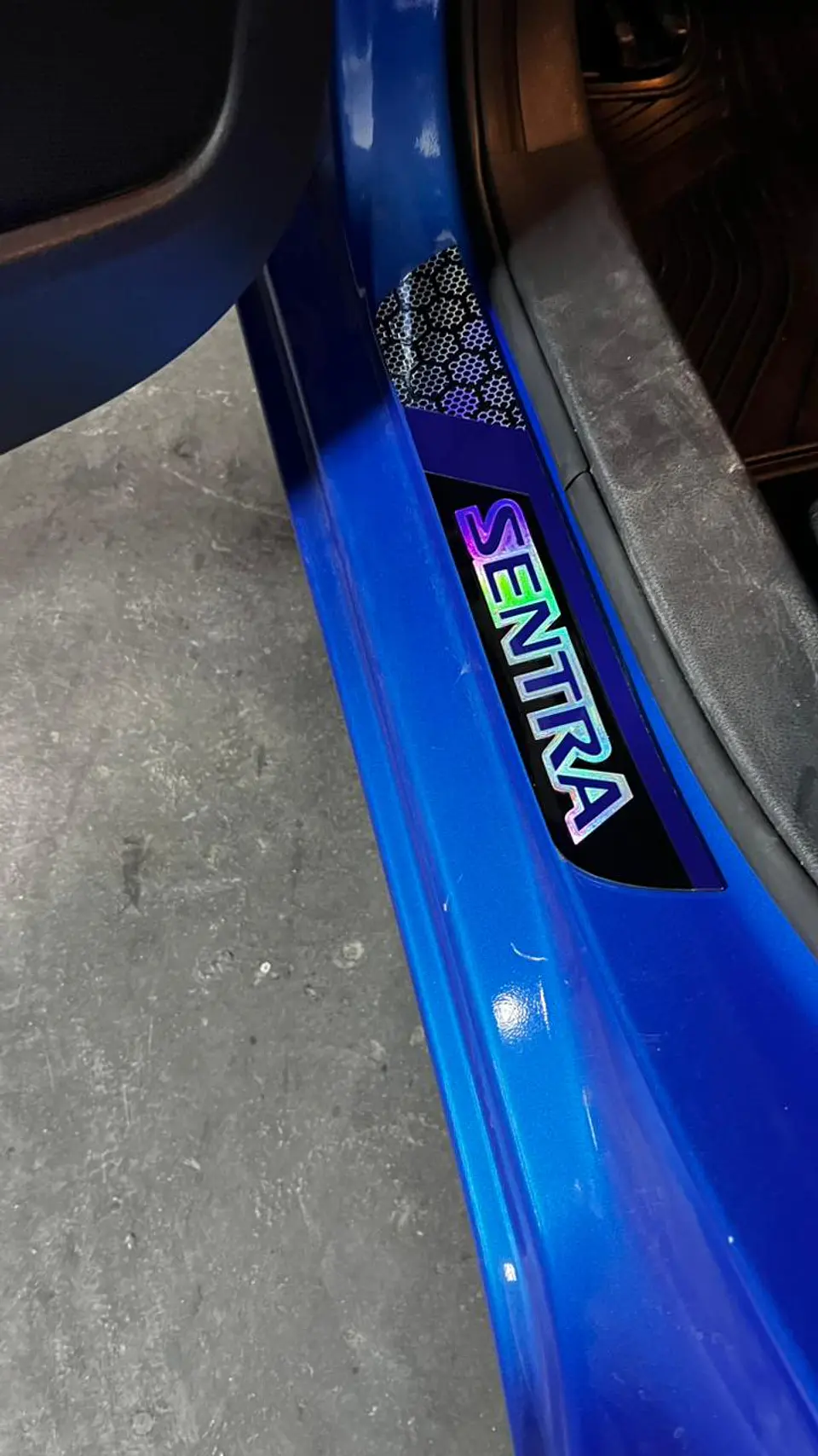 Cubre zócalos/pisadera multifunción acrílico - Nissan Sentra 8