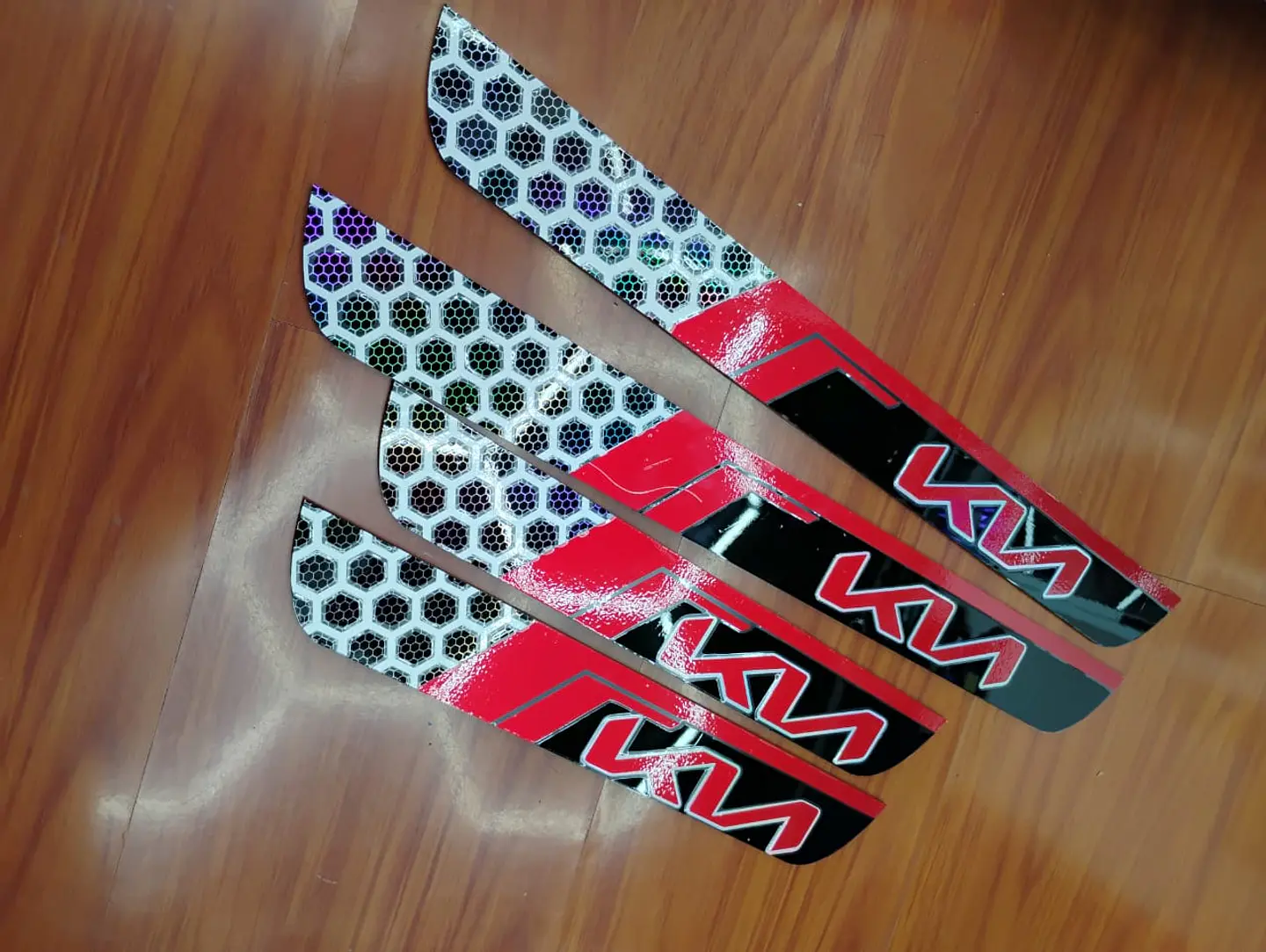 Cubre zócalos/pisadera multifunción acrílico - Kia logo 3