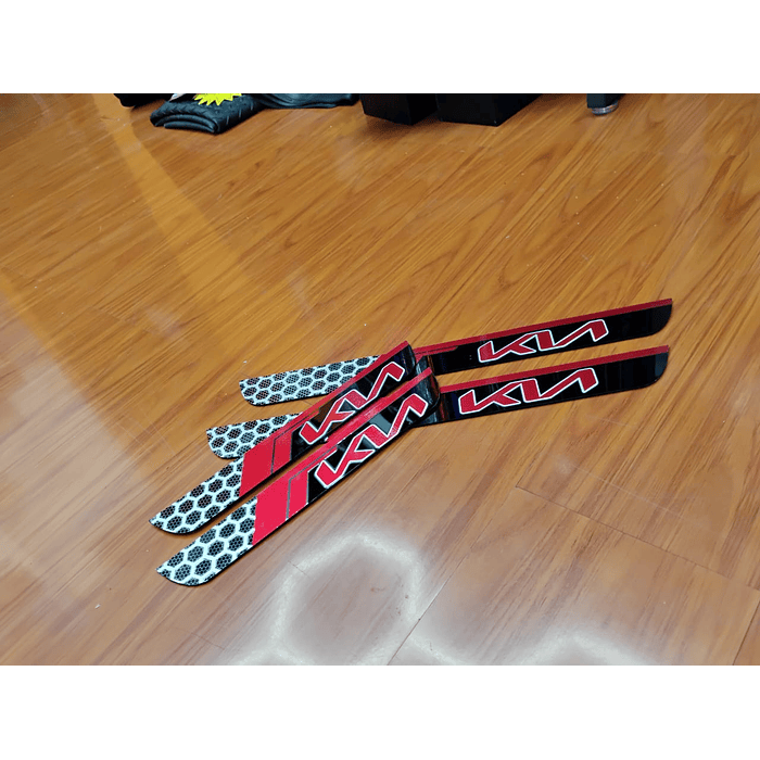 ¡Oferta de liquidación! Cubre Zócalos / Pisadera Multifunción en Acrílico Protector para Autos Universal Kia logo nuevo 10