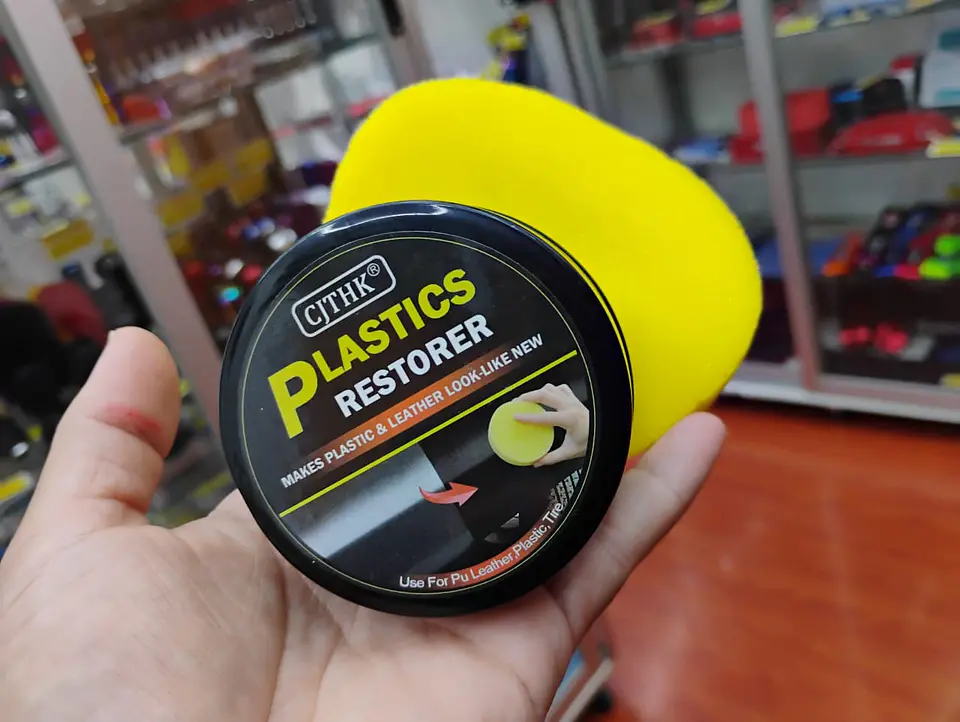 Crema renovadora de piezas plásticas para interior y exterior de autos 1