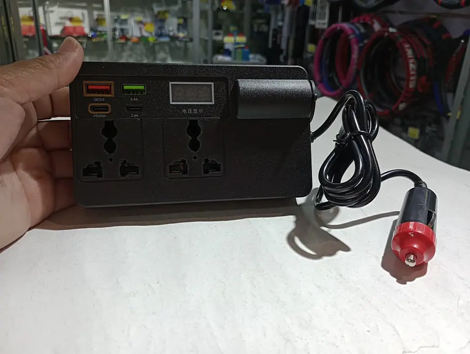 LIQUIDACION Inversor 200W para Auto 12V/24V a 220V AC 1