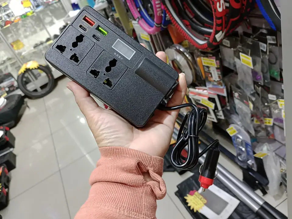 LIQUIDACION Inversor 200W para Auto 12V/24V a 220V AC 11