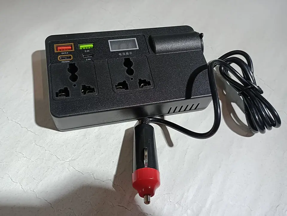 LIQUIDACION Inversor 200W para Auto 12V/24V a 220V AC 17