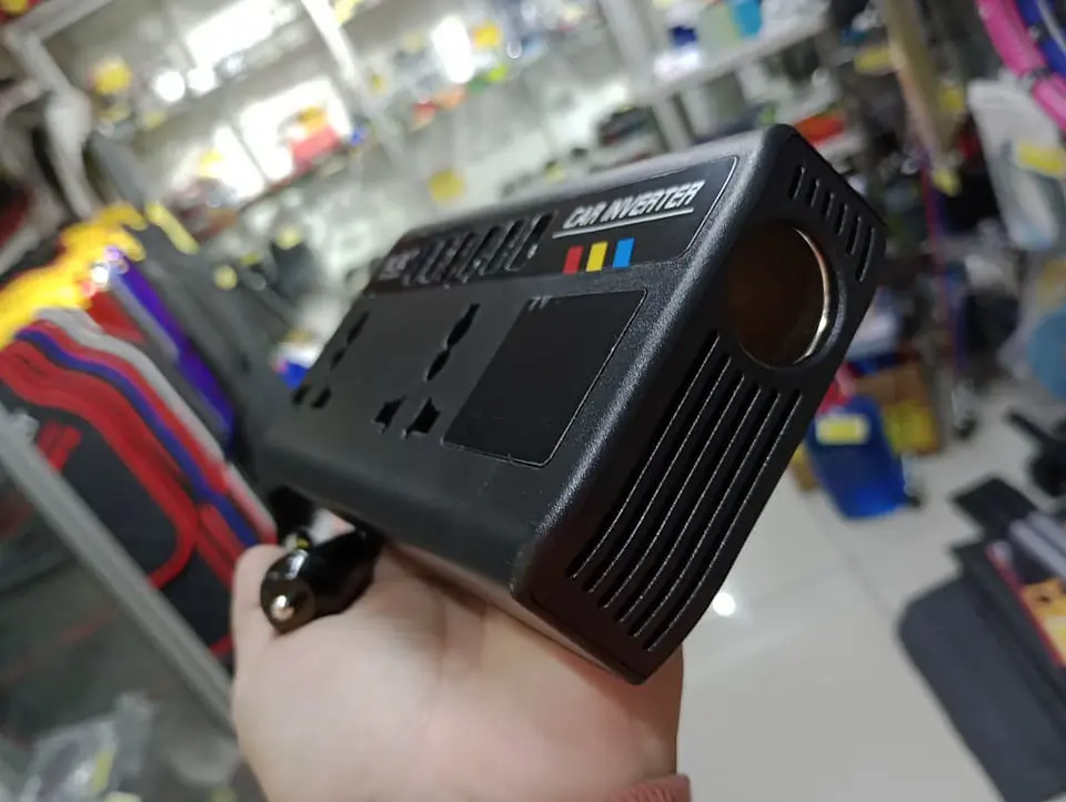 Inversor de Corriente para autos 12V/24V a 220V AC 200W 7