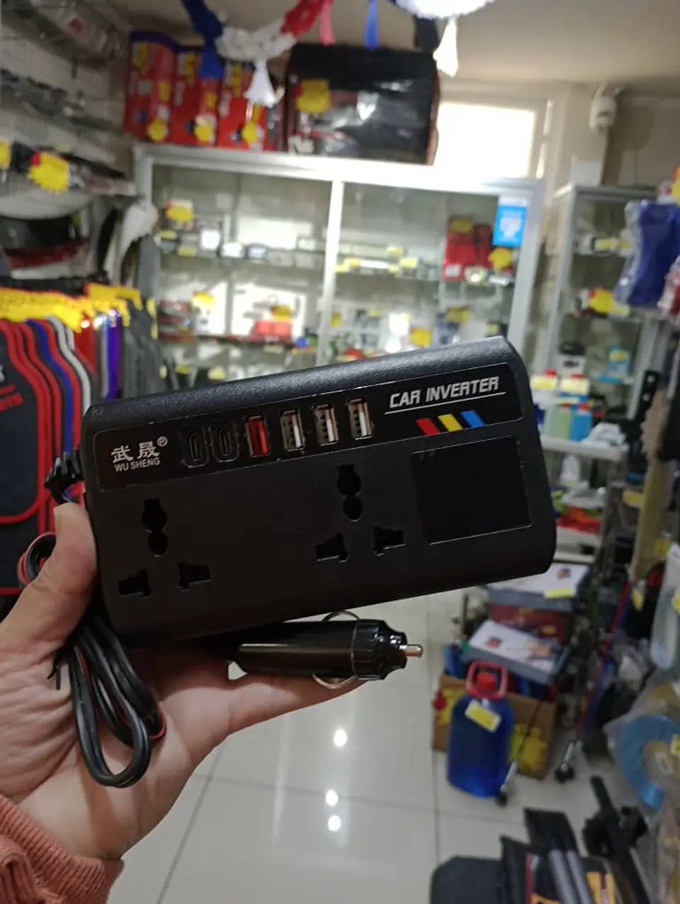 Inversor de Corriente para autos 12V/24V a 220V AC 200W 10