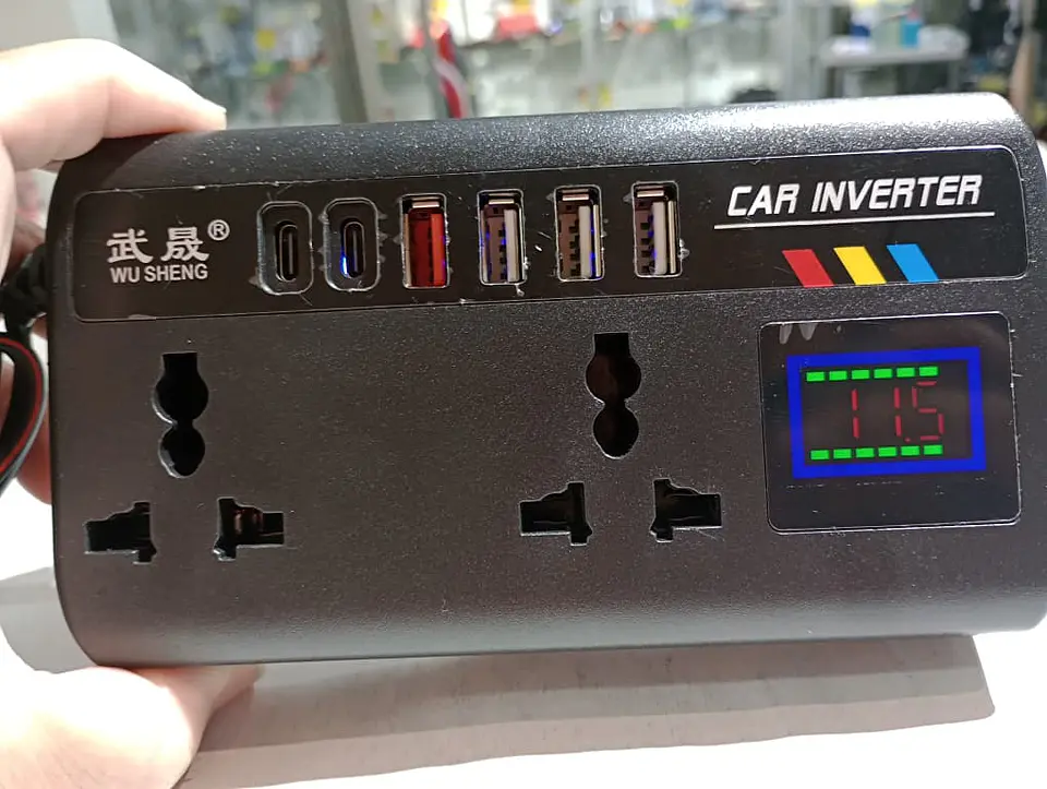 Inversor de Corriente para autos 12V/24V a 220V AC 200W 23