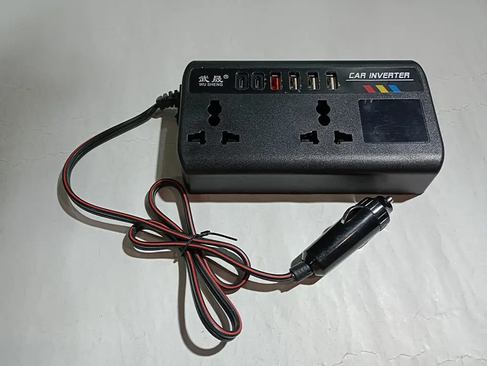 Inversor de Corriente para autos 12V/24V a 220V AC 200W 31