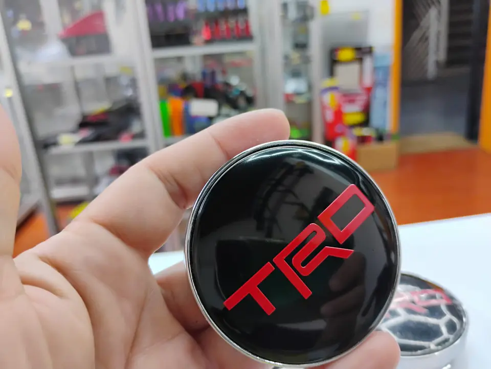 Set x4 Tapas para Centro de Llantas TRD negro letra roja 2